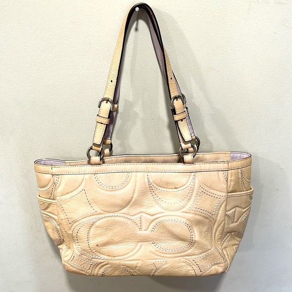 Coach shoulder purse w outer pockets on each side - Picture 4 of 4